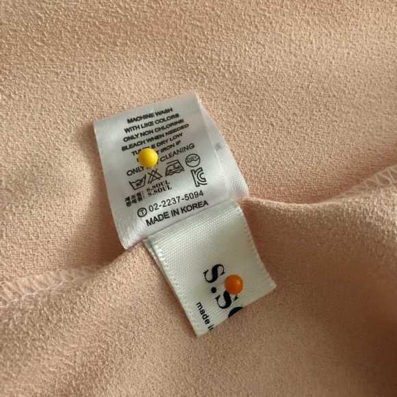 🎊Closet Clear Out 🎊 3 items minimum ( clothings only) - Picture 7 of 7